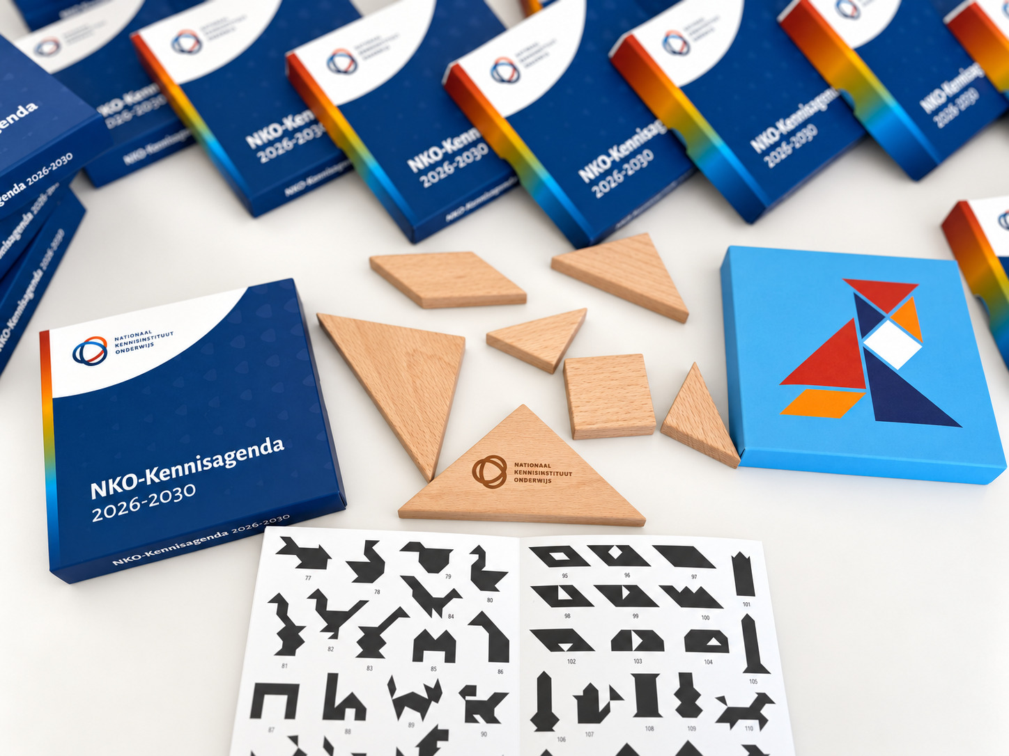 NKO-Kennisagenda — Grawer logo na drewnie
